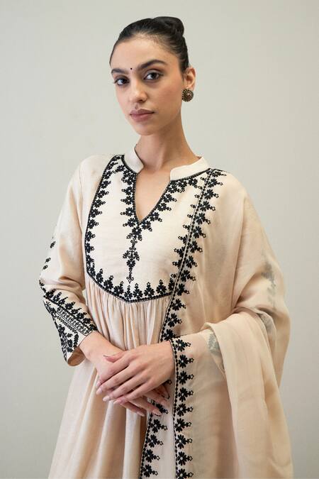 Buy_Roohbyridhimaa_Beige Silk Organza, Viscose Embroidery Split Revati Floral Butta Kurta Pant Set _Online_at_Aza_Fashions