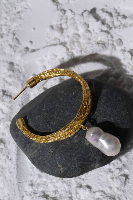 Buy_Heena Mittal_Gold Plated Pearls Kiara Drop Hoops 