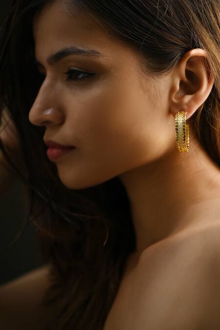 Heena Mittal Gold Plated Cut Work Suni Textured Hoops Online at Aza Fashions Heena Mittal_Gold Plated Cut Work Suni Textured Hoops _Online_at_Aza_Fashions