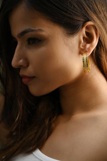 Buy Heena Mittal Gold Plated Cut Work Suni Textured Hoops Online at Aza Fashions Buy_Heena Mittal_Gold Plated Cut Work Suni Textured Hoops _Online_at_Aza_Fashions
