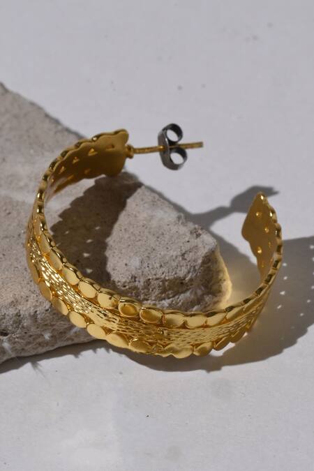 Shop Heena Mittal Gold Plated Cut Work Suni Textured Hoops Online at Aza Fashions Shop_Heena Mittal_Gold Plated Cut Work Suni Textured Hoops _Online_at_Aza_Fashions