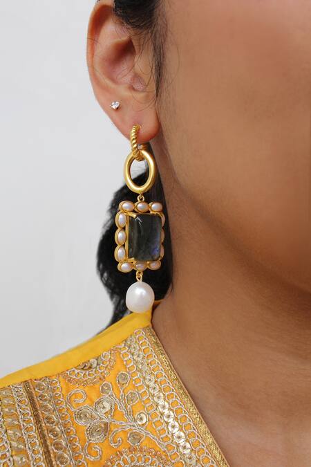 Buy_Heena Mittal_Gold Plated Pearls, Stones Gris Drop Earrings 