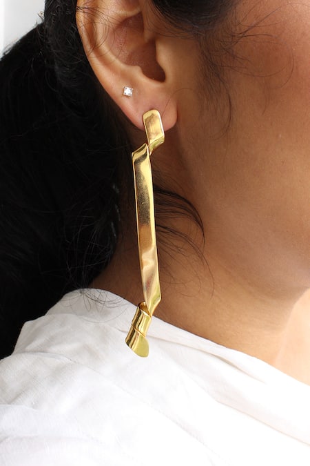 Heena Mittal Gold Plated Aqula Rippling Ribbon Pattern Earrings 