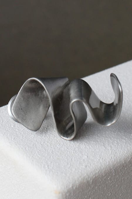 Heena Mittal Vega Rippling Ribbon Pattern Earrings 