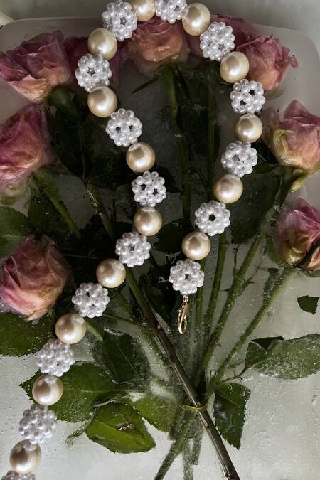 Buy_Rubilon_White Pearls Nyra Potli Bag 