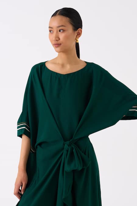 Shop Three Green Bemberg Applique Striped Leaf Neck Sleeves Front Tie Up Kaftan Online at Aza Fashions Shop_Three_Green Bemberg Applique Striped Leaf Neck Sleeves Front Tie Up Kaftan _Online_at_Aza_Fashions