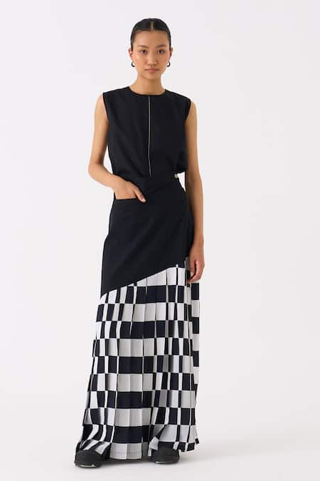 THREE Black Top Poplin Chequered Round Sleeveless With Pattern Skirt 