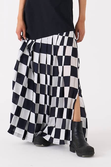 Shop Three Black Top Poplin Chequered Round Sleeveless With Pattern Skirt Online at Aza Fashions Shop_Three_Black Top Poplin Chequered Round Sleeveless With Pattern Skirt _Online_at_Aza_Fashions