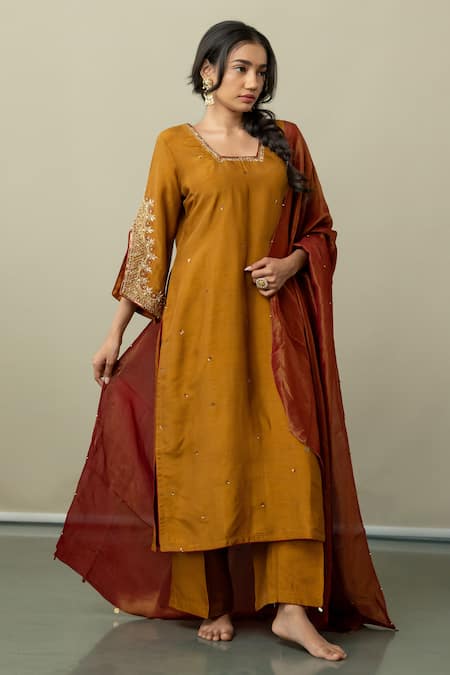 Sugandh Gupta Majestic Phool Vine Embroidered Kurta Pant Set 