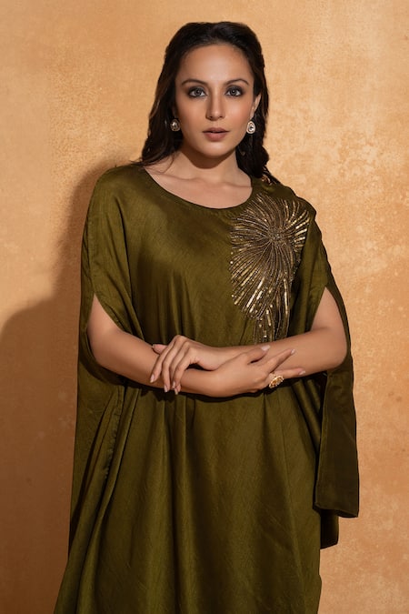 World of Sugandh_Green Silk Embroidery Round Neck Placement Flower Kaftan _Online_at_Aza_Fashions