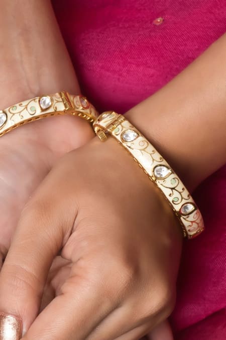 Shop Queens Jewels Cream Stones Elegance Meenakari Bangle-single Pc at Aza Fashions Shop_Queens Jewels_Cream Stones Elegance Meenakari Bangle-single Pc _at_Aza_Fashions