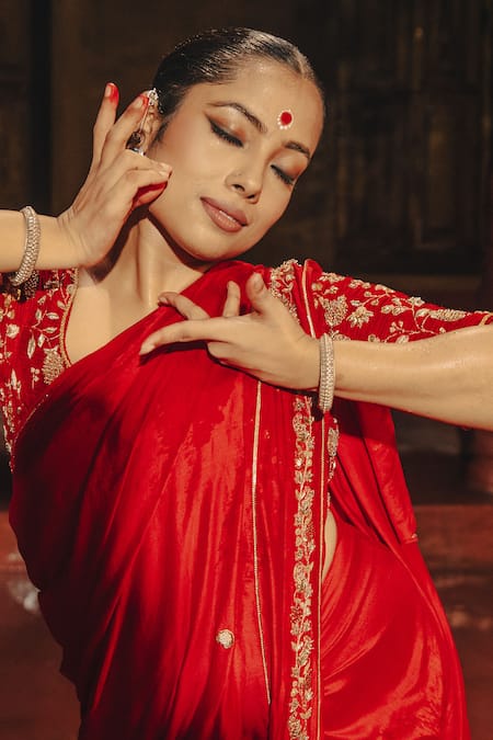 Buy_Label Earthen_Red Silk Zari, Embroidery Amoha Border Saree 