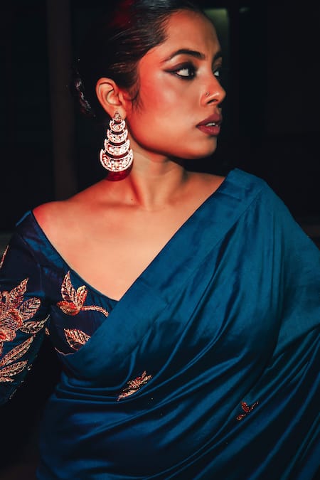 Buy_Label Earthen_Blue Silk, Chiffon Embroidery, Zari V-neck Srisa Floral Motif Saree With Blouse _Online_at_Aza_Fashions