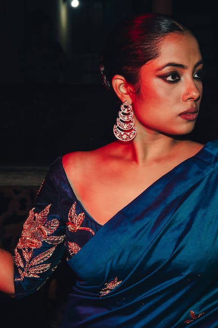 Shop_Label Earthen_Blue Silk, Chiffon Embroidery, Zari V-neck Srisa Floral Motif Saree With Blouse _Online_at_Aza_Fashions