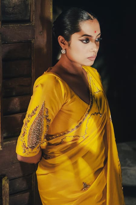 Buy_Label Earthen_Yellow Silk Zari, Embroidery Anvita Zardozi Saree _Online_at_Aza_Fashions