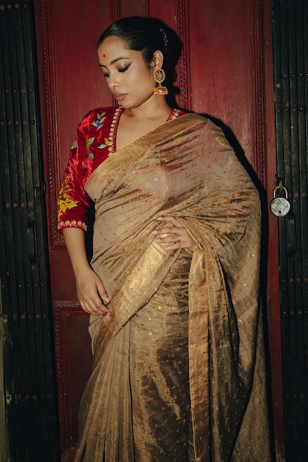 Buy Label Earthen Gold Chanderi, Silk Sequins, Vilasini Saree With Contrast Floral Print Blouse Online at Aza Fashions Buy_Label Earthen_Gold Chanderi, Silk Sequins, Vilasini Saree With Contrast Floral Print Blouse _Online_at_Aza_Fashions
