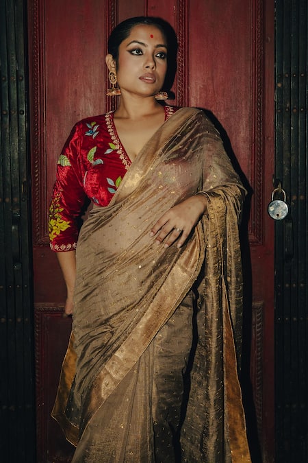 Shop Label Earthen Gold Chanderi, Silk Sequins, Vilasini Saree With Contrast Floral Print Blouse Shop_Label Earthen_Gold Chanderi, Silk Sequins, Vilasini Saree With Contrast Floral Print Blouse