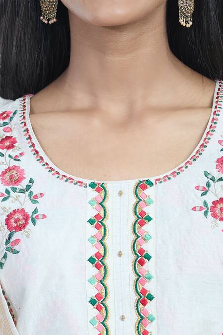 Shop_Samyukta Singhania_Cream Chanderi Silk Embroidery Round Neck Floral Pattern Kurta With Pant _Online_at_Aza_Fashions