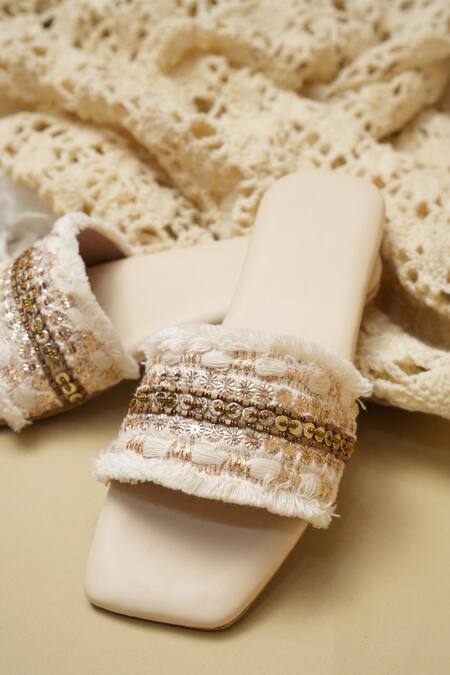 Jutti Express Off White Lace Boho Thread Tassel Embellished Flats Online at Aza Fashions Jutti Express_Off White Lace Boho Thread Tassel Embellished Flats _Online_at_Aza_Fashions