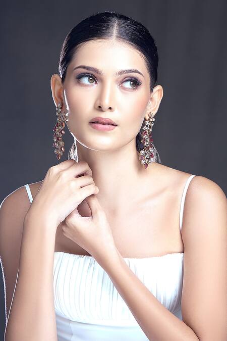 Buy_Moh-Maya By Disha Khatri_Gold Plated Zari, Metallic Thread Zircon Leaf Vine Pattern Embellished Earrings 