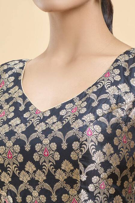 Samyukta Singhania_Black Brocade, Silk V-neck Banarasi Floral Pattern Woven Saree Blouse_at_Aza_Fashions