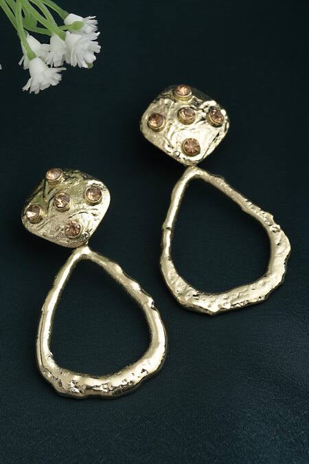 Shop Bijoux By Priya Chandna Gold Plated Crystals Embellished Round Studs at Aza Fashions Shop_Bijoux By Priya Chandna_Gold Plated Crystals Embellished Round Studs _at_Aza_Fashions