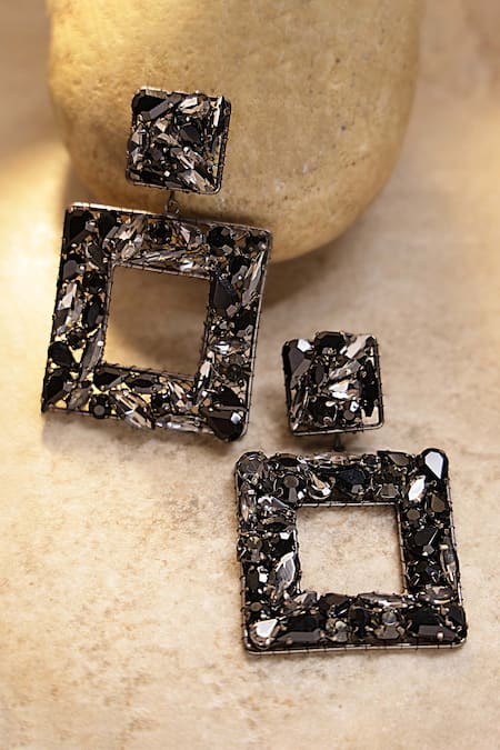 Buy_Bijoux By Priya Chandna_Black Crystals Square Motif Carved Earrings 