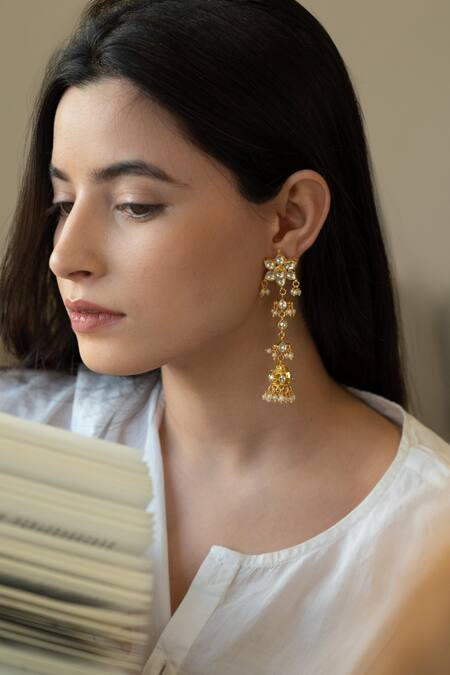 Buy Do Taara Gold Plated Pearls, Diamonds Kundan Embellished Jhumkas Online at Aza Fashions Buy_Do Taara_Gold Plated Pearls, Diamonds Kundan Embellished Jhumkas _Online_at_Aza_Fashions