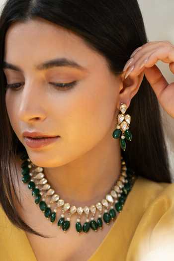 Buy_Do Taara_Green Pearls, Stones, Zari Polki Embellished Necklace Set 