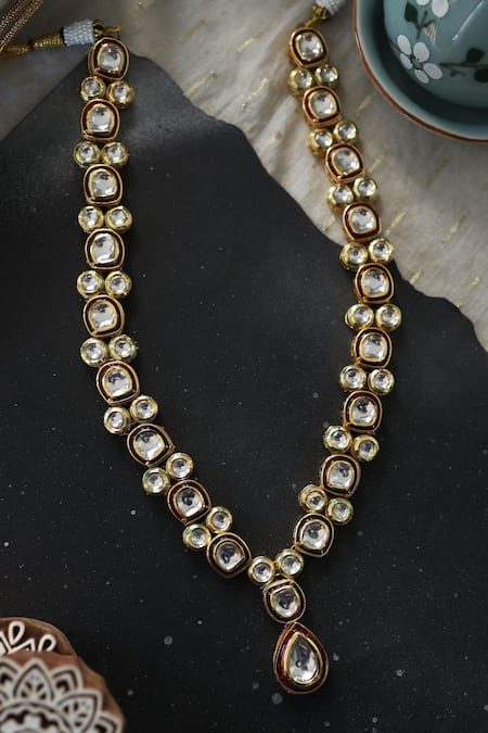 Shop Do Taara Red Kundan Studded Pendant Necklace at Aza Fashions Shop_Do Taara_Red Kundan Studded Pendant Necklace _at_Aza_Fashions