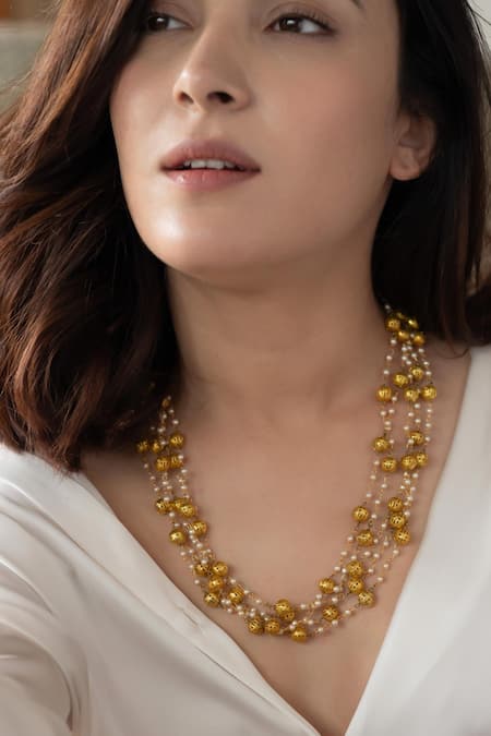 Do Taara Shell Pearl Embellished Layered Necklace 