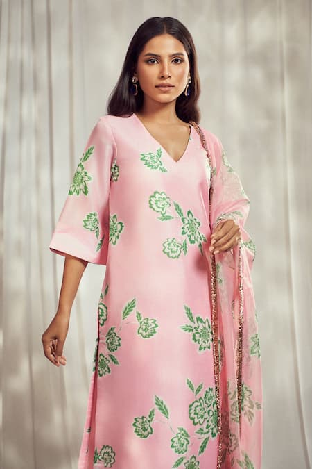 Harshita Singhvi_Pink Tussar, Silk Lace V-neck Gulshan Print Kurta Pant Set _Online_at_Aza_Fashions