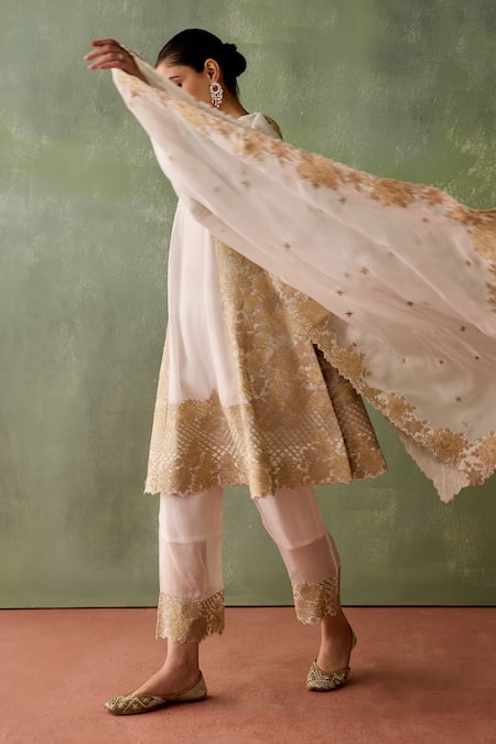 SUHINO White Organza, Cotton Embroidery, Patchwork, Zari V-neck Gul Jahan Kurta Set Online at Aza Fashions SUHINO_White Organza, Cotton Embroidery, Patchwork, Zari V-neck Gul Jahan Kurta Set _Online_at_Aza_Fashions