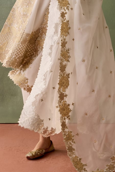 Buy SUHINO White Organza, Cotton Embroidery, Patchwork, Zari V-neck Gul Jahan Kurta Set Online at Aza Fashions Buy_SUHINO_White Organza, Cotton Embroidery, Patchwork, Zari V-neck Gul Jahan Kurta Set _Online_at_Aza_Fashions