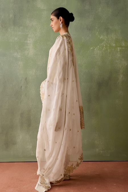 Shop SUHINO White Organza, Cotton Embroidery, Patchwork, Zari V-neck Gul Jahan Kurta Set Online at Aza Fashions Shop_SUHINO_White Organza, Cotton Embroidery, Patchwork, Zari V-neck Gul Jahan Kurta Set _Online_at_Aza_Fashions