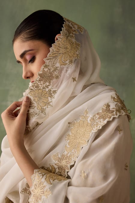 SUHINO White Organza, Cotton Embroidery, Patchwork, Zari V-neck Gul Jahan Kurta Set at Aza Fashions SUHINO_White Organza, Cotton Embroidery, Patchwork, Zari V-neck Gul Jahan Kurta Set _at_Aza_Fashions