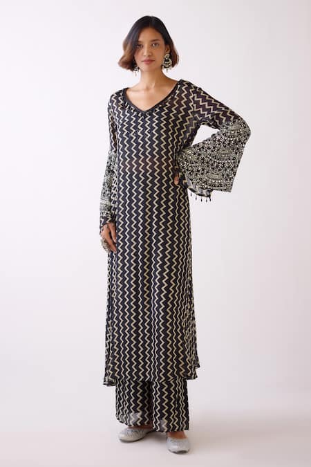 Basanti - Kapde Aur Koffee Chevron Print Kurta With Sharara 