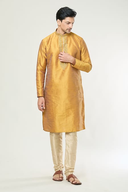 Samyukta Singhania Mandarin Collar Kurta Set 