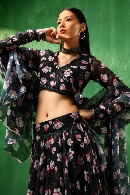 Pomcha Jaipur_Black Organza Gota Patti V-neck Lotus Pattern Lehenga Set _Online_at_Aza_Fashions