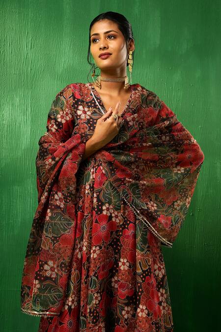 Buy_Pomcha Jaipur_Black Muslin, Cotton Gota Patti V-neck Tropical Print Anarkali Set _Online_at_Aza_Fashions