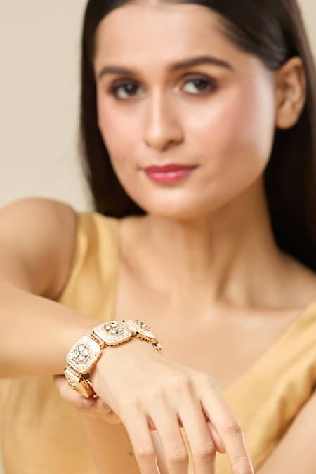 Buy_Nazaakat By Samara Singh_Gold Plated Imitation Diamonds Floral Meenakari Work Bracelet 
