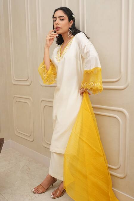 Shop_House Of Karmah_Off White Chanderi Silk Embroidery Floral V-neck Thread Kurta And Palazzo Set _Online_at_Aza_Fashions