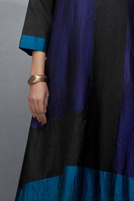 Buy_Nachiket Barve_Black Silk Split V-neck Color Block Pattern Kurta _Online_at_Aza_Fashions