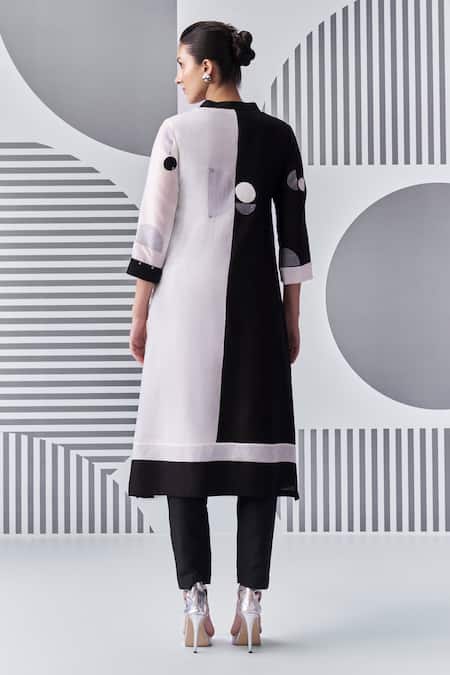 Nachiket Barve Colorblock Thread Embroidered Kurta 