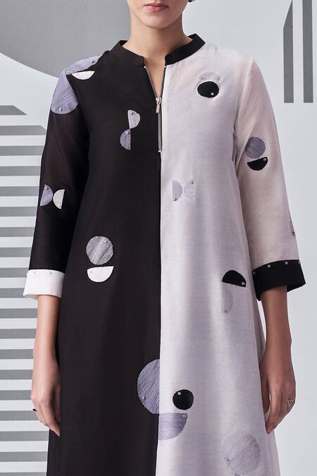 Nachiket Barve_Black Chanderi, Satin Embroidery Mandarin Collar Colorblock Thread Kurta _Online_at_Aza_Fashions