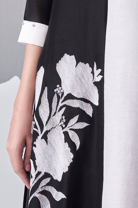 Nachiket Barve_Ivory Chanderi Silk Embroidery Mandarin Collar Colour Block Kurta _Online_at_Aza_Fashions