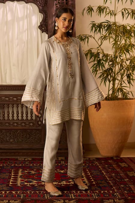 Inej Grey Cotton Silk Embroidered Thread Round Neck Kashmiri Kurta With Pant 