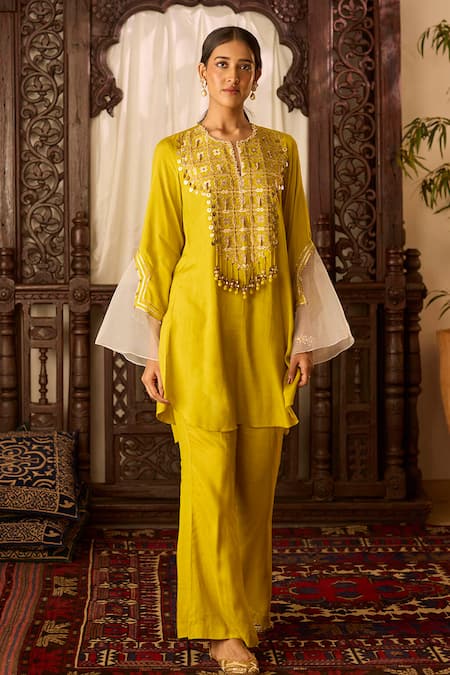 Inej Embroidered Neck Asymmetric Kurta With Pant 