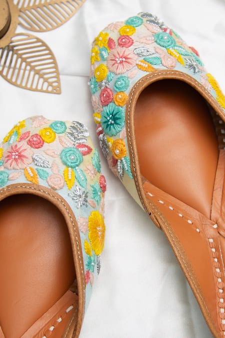 Kala Peppy Melody Ornate Floral Jutti 