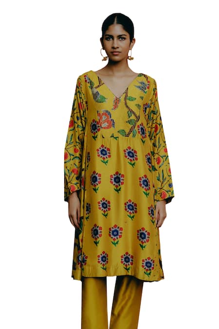Drishti & Zahabia Yellow Chanderi , Crepe, Embroidery Kalamkari Print Kurta With Salwar Online at Aza Fashions Drishti & Zahabia_Yellow Chanderi , Crepe, Embroidery Kalamkari Print Kurta With Salwar _Online_at_Aza_Fashions